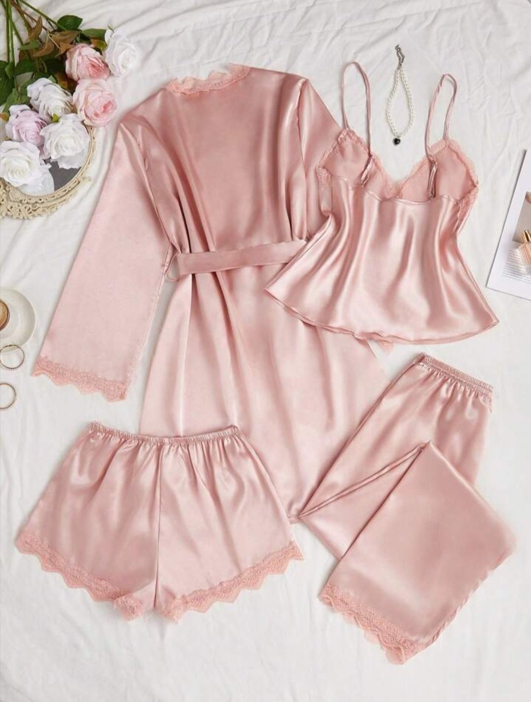 Pyjama avec peignoir en satin rose pour femme au Maroc